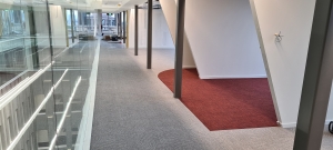 20200709 191047 300x135 - Kantoor Colliers International Blaak Rotterdam. 600 m2 vloerafwerking plus div. kleden van Interface en Ege carpets geleverd en gelegd.